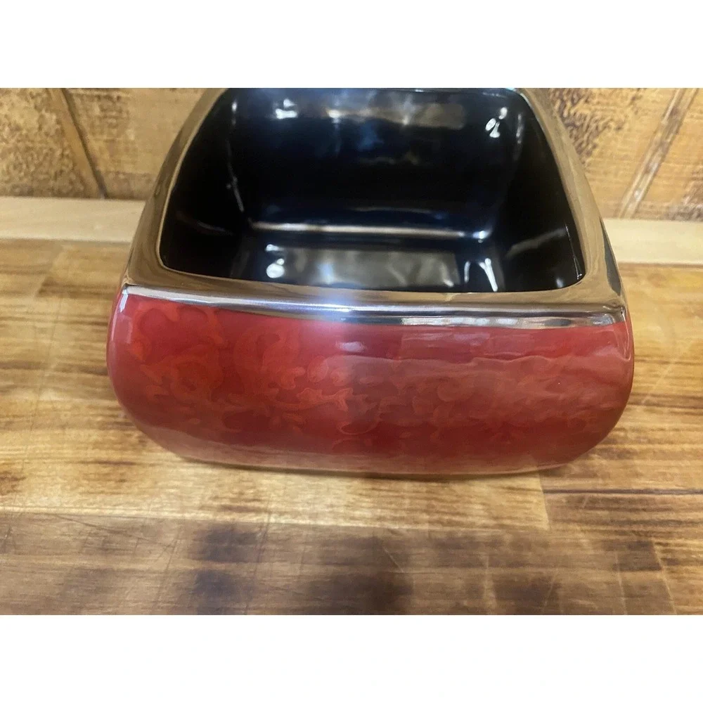 Maroon Silver & Black Potter‎ With Vine Design
